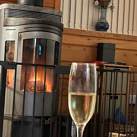 Luxury Peak District Lodge, Hot Tub, Log Burner, Nr Lake Rudyard Εξωτερικό φωτογραφία