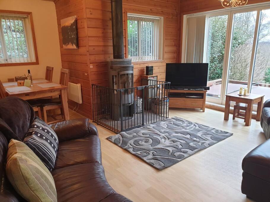 Luxury Peak District Lodge, Hot Tub, Log Burner, Nr Lake Rudyard Εξωτερικό φωτογραφία